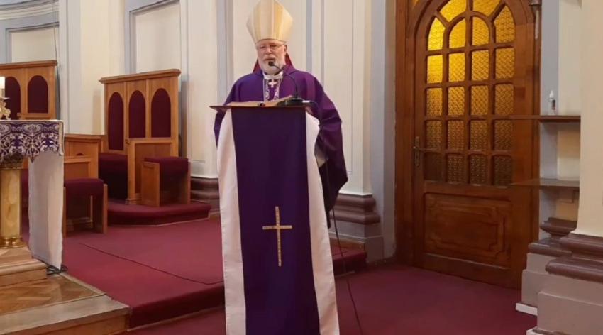Obispo de Punta Arenas llamó a "desobedecer" la ley cuando es injusta