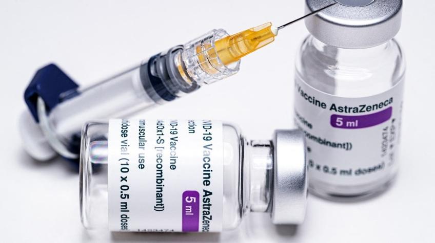 Regulador europeo continúa "firmemente convencido" de beneficios de vacuna AstraZeneca