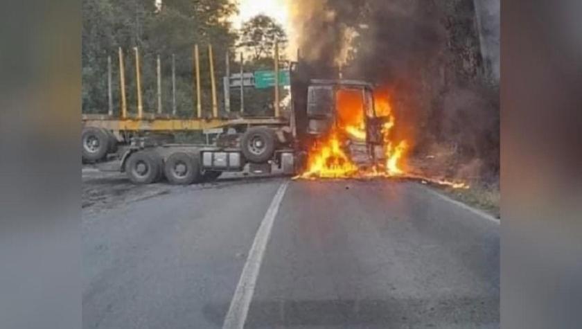 Ataque incendiario terminó con dos vehículos quemados entre Contulmo y Purén