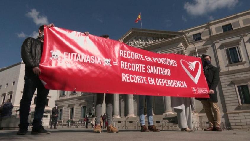 [VIDEO] España despenaliza eutanasia y suicidio asistido para pacientes incurables