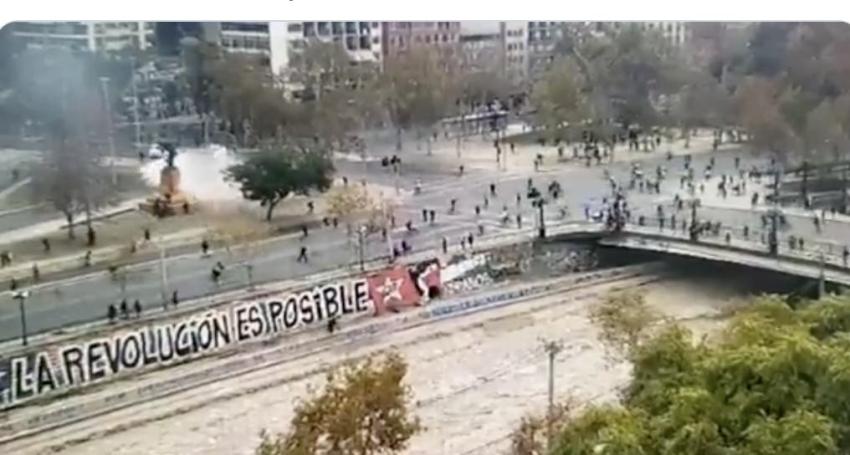 Desvíos de tránsito por incidentes en sector de Plaza Italia en Santiago