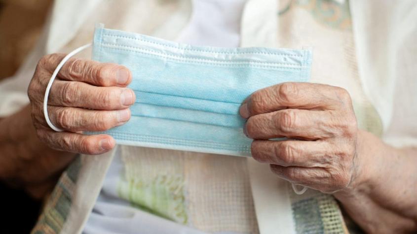 15 adultos mayores contagiados tras brote de COVID-19 en hogar de ancianos de Quillota