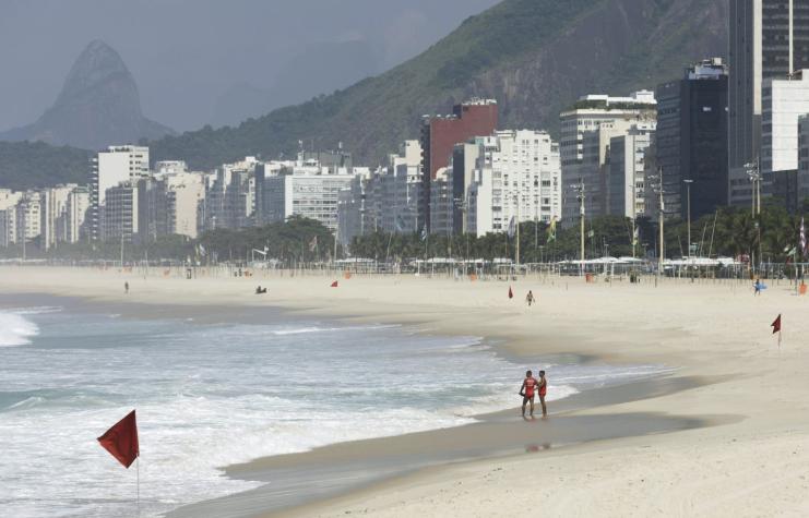 Rio de Janeiro cierra sus playas por el descontrol del COVID-19 en Brasil