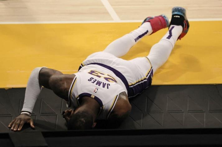 LeBron sufre fea lesión de tobillo y genera incertidumbre en Los Lakers