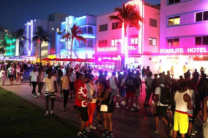 Toque de queda en Miami Beach por incontrolable cantidad de turistas