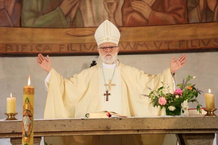 Arzobispo de Santiago reconoce misa sin aforo permitido en hogar de ancianos de Lo Barnechea