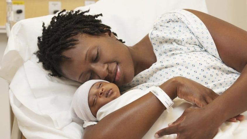 Embarazo y COVID-19: qué se sabe sobre bebés con anticuerpos gracias a sus madres vacunadas