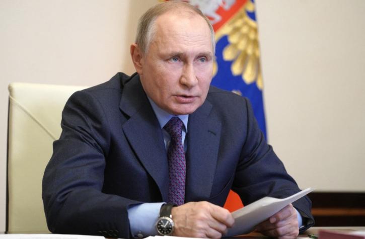 Presidente ruso Vladimir Putin recibe la vacuna contra el COVID-19