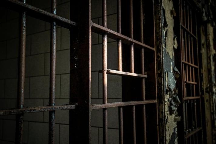 Confirman brote con 45 casos de COVID-19 en cárcel de Lebu