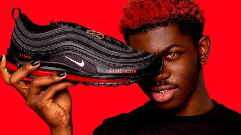 Las "zapatillas de Satán" con sangre humana que llevaron a Nike a demandar a un grupo de artistas