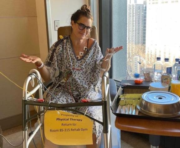 El sensible accidente de Brooke Shields: se quebró una pierna, tuvo una infección y lleva 3 cirugías
