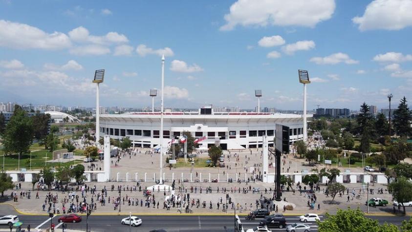 Estadio Nacional lleno 20 veces y más cifras: A cuánto equivale el millón de casos de COVID en Chile