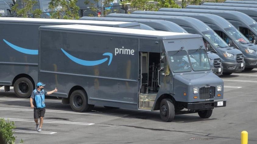 El escándalo de Amazon tras admitir que sus conductores orinan en botellas de plástico