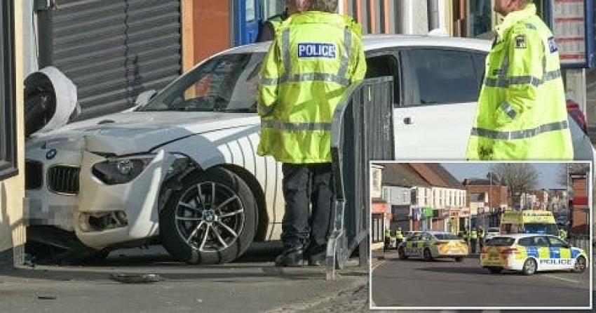 Bebé de dos semanas muere en Reino Unido luego de que un auto chocara su coche