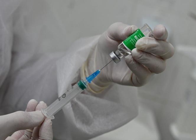 EMA establece posible vínculo de vacuna AstraZeneca con trombos, pero balance sigue siendo positivo