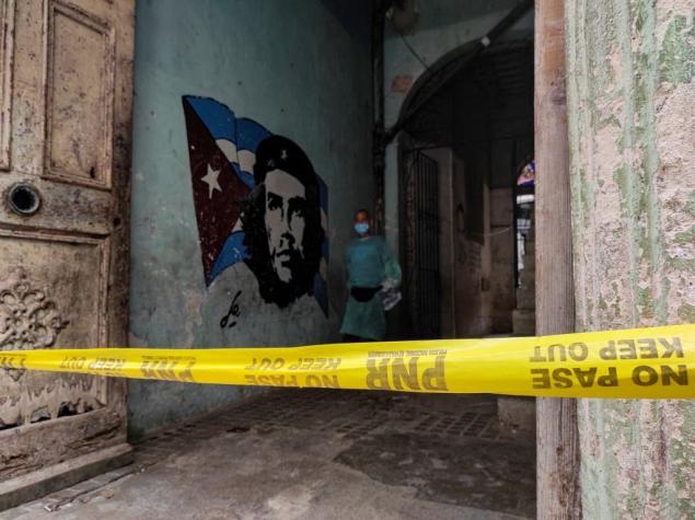 Cuba trata de frenar rebrote de Covid-19 con persuasión y mano dura