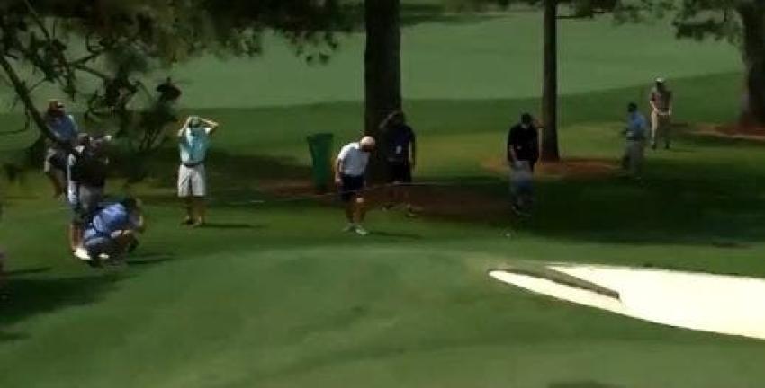 [VIDEO] ¡Insólito! Golfista golpea a su padre tras un golpe fallido en el Master de Augusta