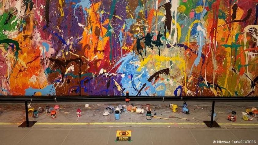 Una pareja destroza una pintura de 400.000 dólares tras confundirla con proyecto de arte público
