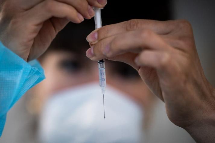 Investigaciones sobre vacunas anticovid se acumulan y la incertidumbre crece en Europa