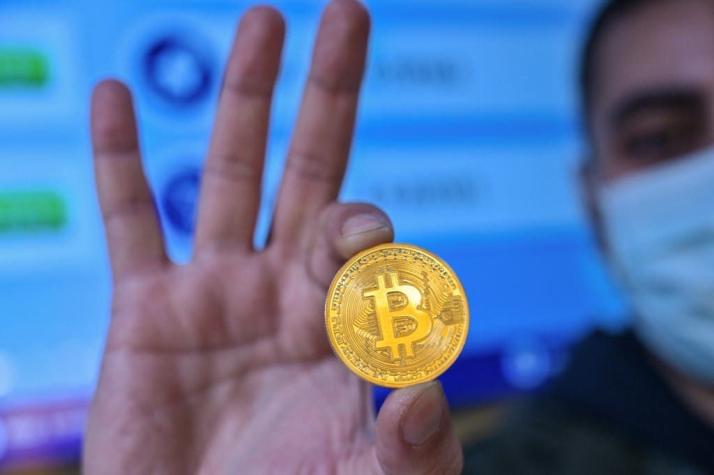 Bitcoin sigue rompiendo sus propios records y llega a 62 mil dólares