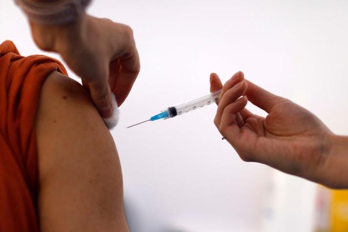 Minsal asegura que todas las comunas del país cuentan con stock de vacunas contra el COVID-19