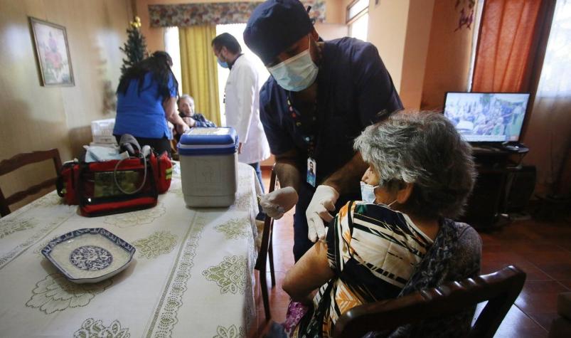 Habilitan teléfono para vacunación a domicilio: 20% de adultos mayores aún no recibe primera dosis