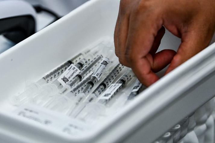 Pfizer anuncia que "probablemente" se necesitará tercera dosis de vacuna contra COVID-19 en 12 meses