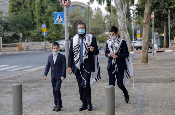 Israel suspende obligación de usar mascarilla al aire libre desde este domingo