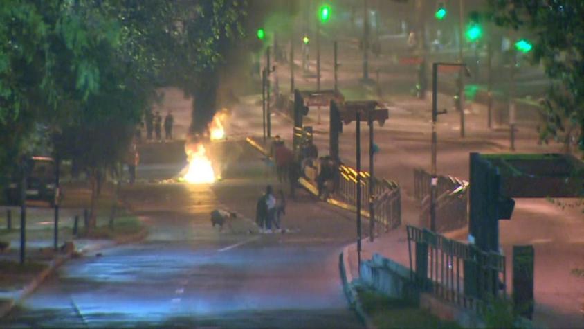 [VIDEO] 11 detenidos tras barricadas y desórdenes en Avenida Grecia