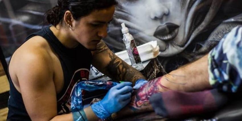 Estudio "Insomnio": Reconocido tatuador de Arica busca conquistar Chile con su arte en tinta