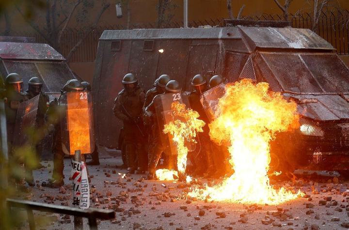 Tres sujetos declarados culpables de lanzar bombas molotov en Plaza Italia durante estallido social