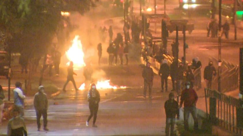 [VIDEO] Disturbios en varios puntos de Santiago tras anuncio del Gobierno de recurrir al TC por 10%
