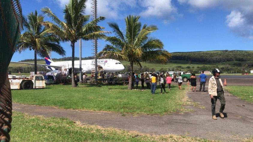 Protestas por llegada de avión a Rapa Nui: isleños bloquearon aeropuerto por miedo a contagios