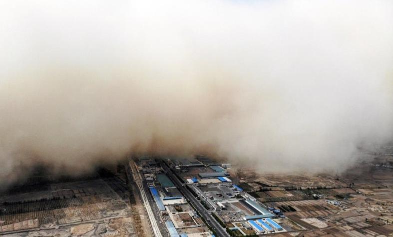 Inmensa tormenta de arena cubre completamente una ciudad en China