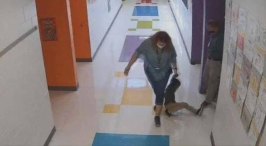 EE.UU: Denuncian a profesora que arrastró por los pasillos a niño de 6 años