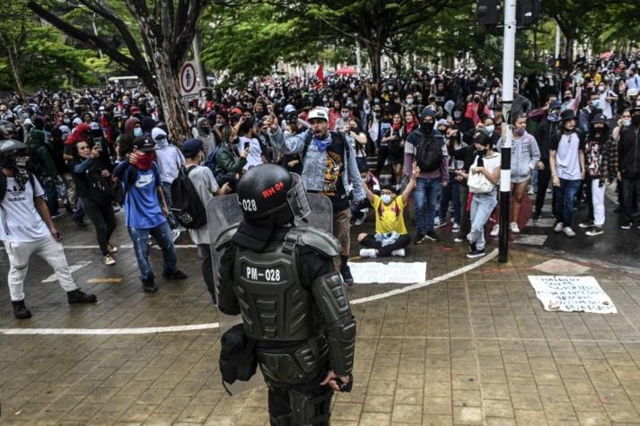 Presidente Duque anuncia revisión de reforma tributaria tras masivas protestas en Colombia
