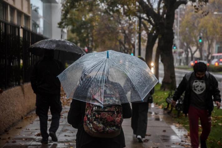 Enel activa plan preventivo en la Región Metropolitana ante posibles cortes de luz por lluvias