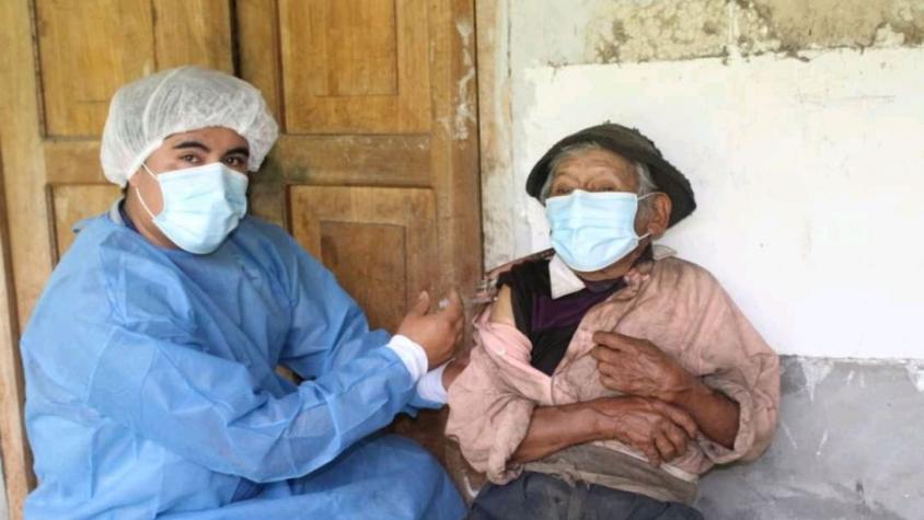 Anciano de 121 años fue vacunado contra el COVID-19 en Perú
