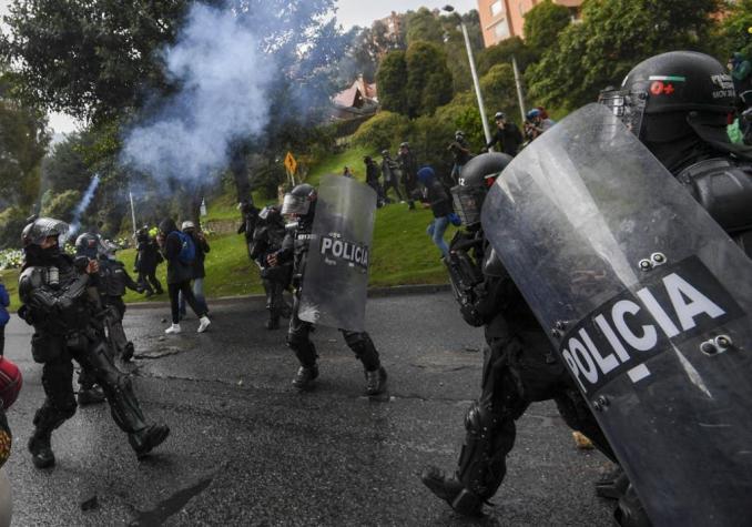 Al menos 17 muertos y 800 heridos en cinco días de disturbios en Colombia
