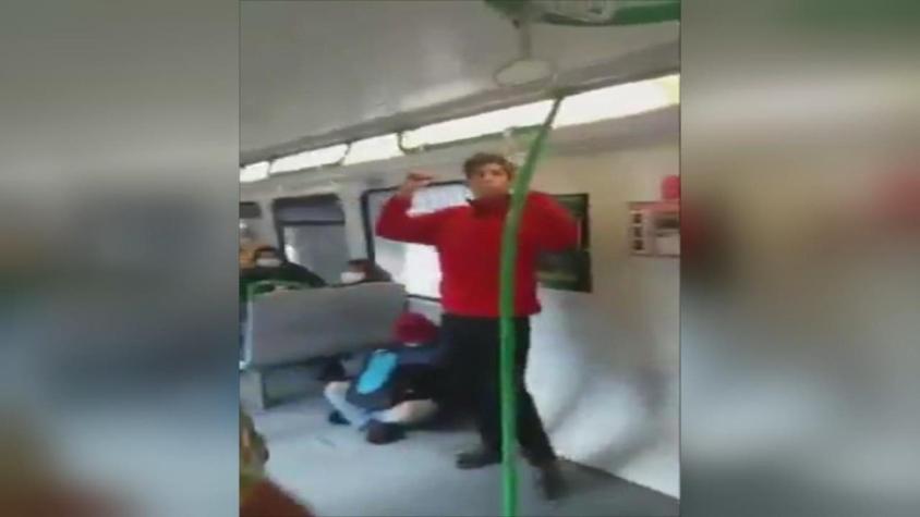 [VIDEO] Denuncian que guardia de Metro Valparaíso golpeó y escupió a músicos dentro de un vagón
