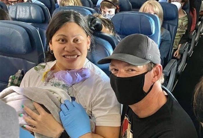 No sabía que estaba embarazada: mujer dio a luz a un bebé de 29 semanas en pleno vuelo
