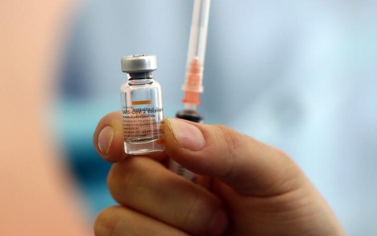 Quienes viven en la Región Metropolitana se vacunan menos contra el COVID-19 según estudio