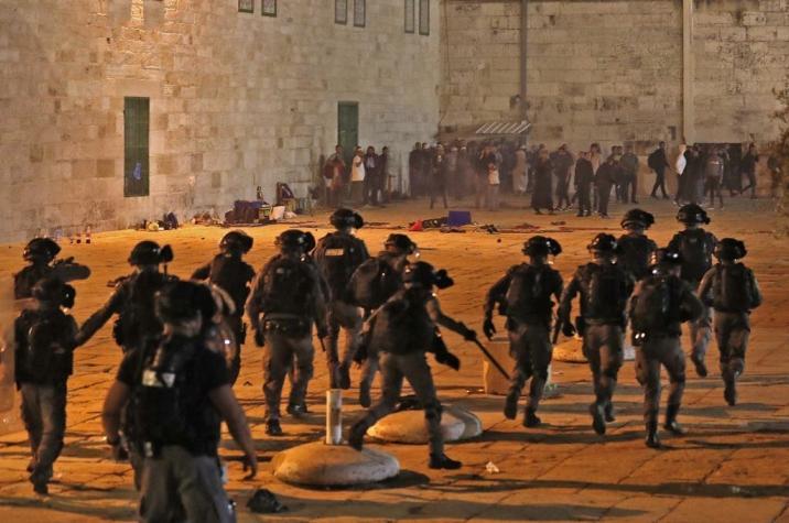 Enfrentamientos entre palestinos y policía israelí en Jerusalén dejan al menos 169 heridos