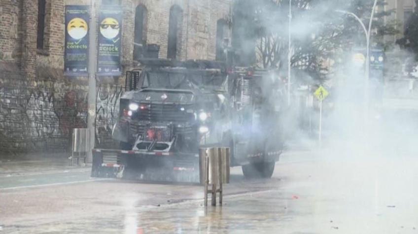 [VIDEO] Alertan lanzamientos de proyectiles múltiples desde tanquetas durante protestas en Colombia