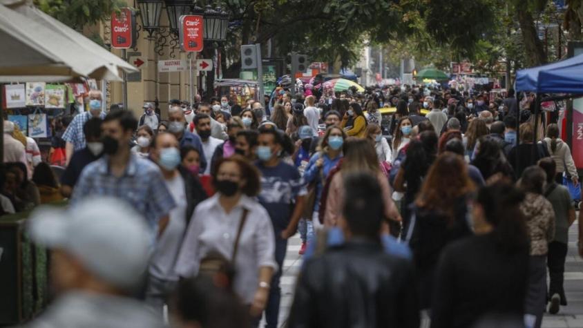 Cadem: Percepción de los chilenos de ser clase media bajó de 43% a 30% en dos años