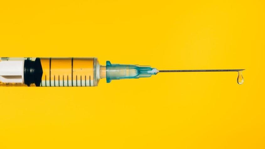 Joven estudiante de medicina recibe por error seis dosis de la vacuna Pfizer en Italia