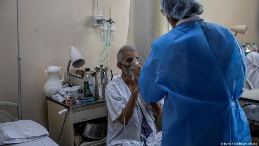 ¿Qué es el potencialmente mortal "hongo negro" hallado en pacientes con COVID-19 en India?
