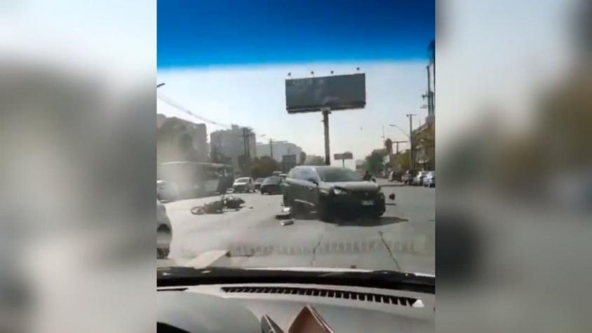 [VIDEO] Conductor atropelló a motorista tras confuso incidente frente a comisaría de San Miguel