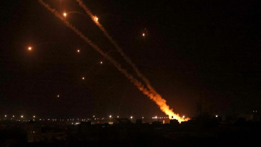 Ejército israelí asegura que más de mil cohetes fueron disparados desde Gaza hacia Israel