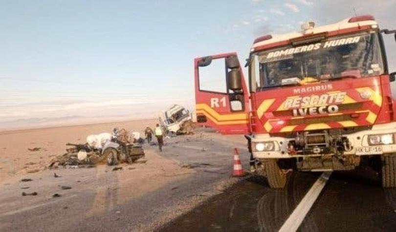 Choque entre camión y auto deja cuatro personas muertas en la Región de Tarapacá